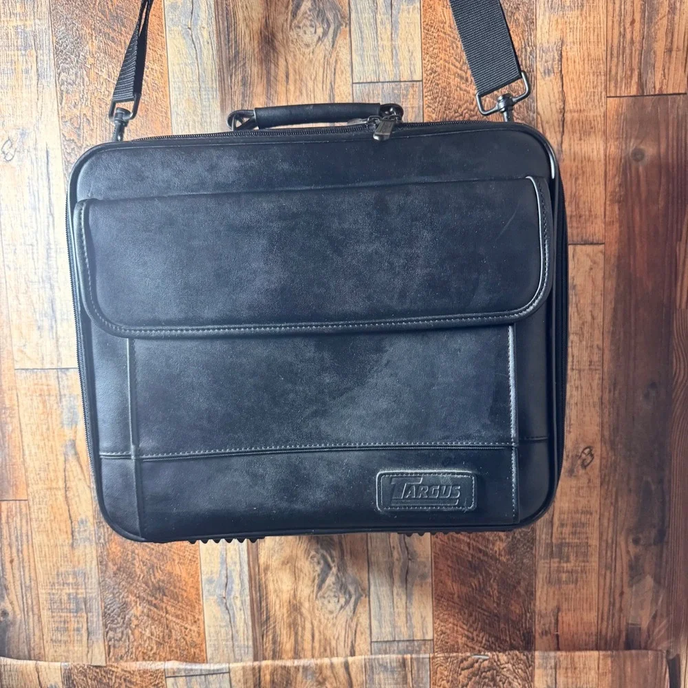 Targus Black Leather Laptop Bag Briefcase Messenger Shoulder Strap‎ Travel